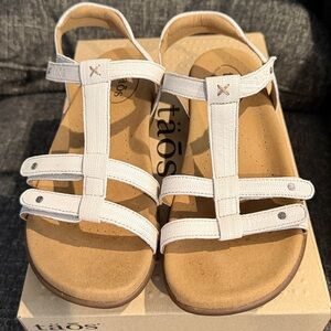 Taos Trophy 2 women’s Sandals 8 medium new in box color ice emboss